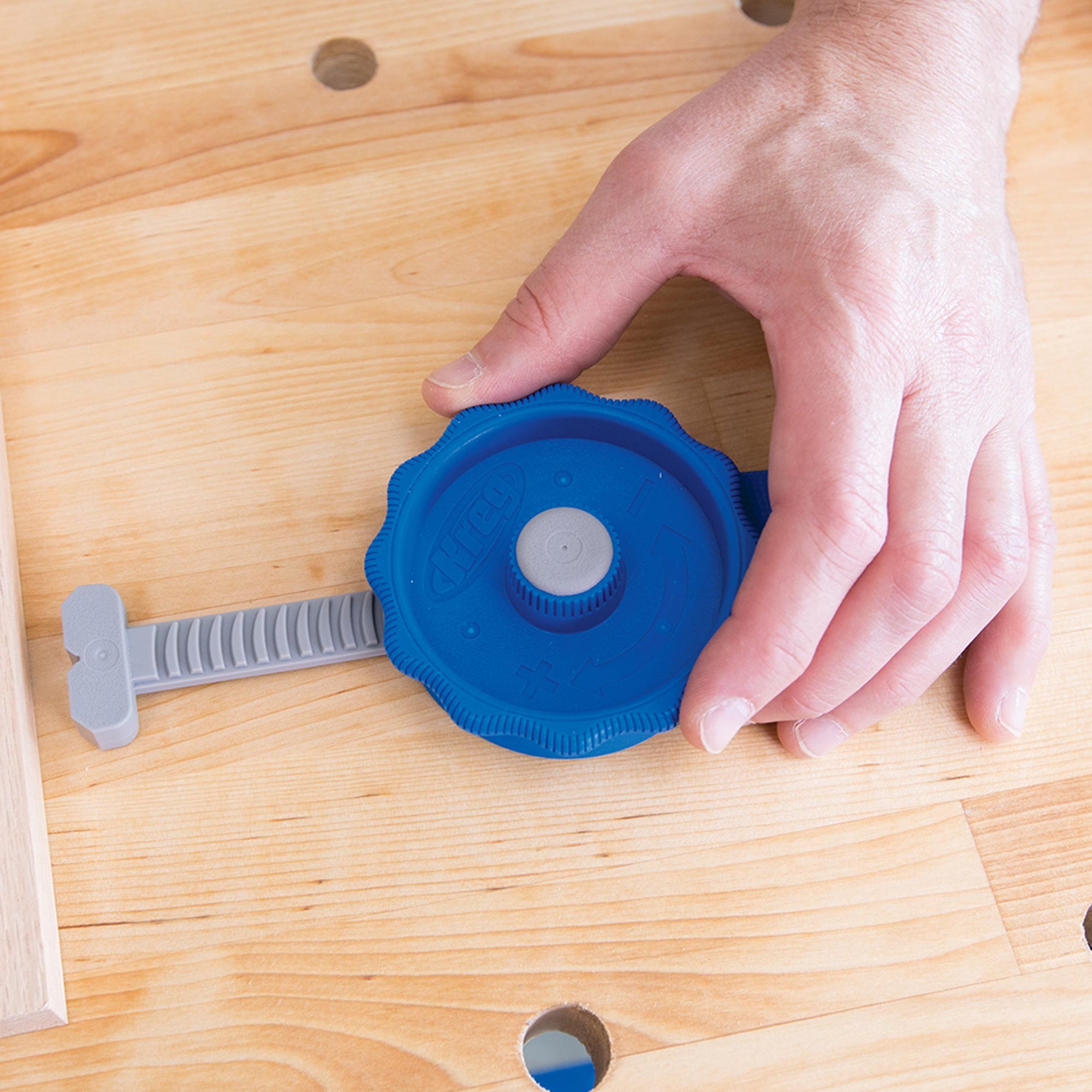 In-Line Bench Clamp For Bench Dog Holes alt 0