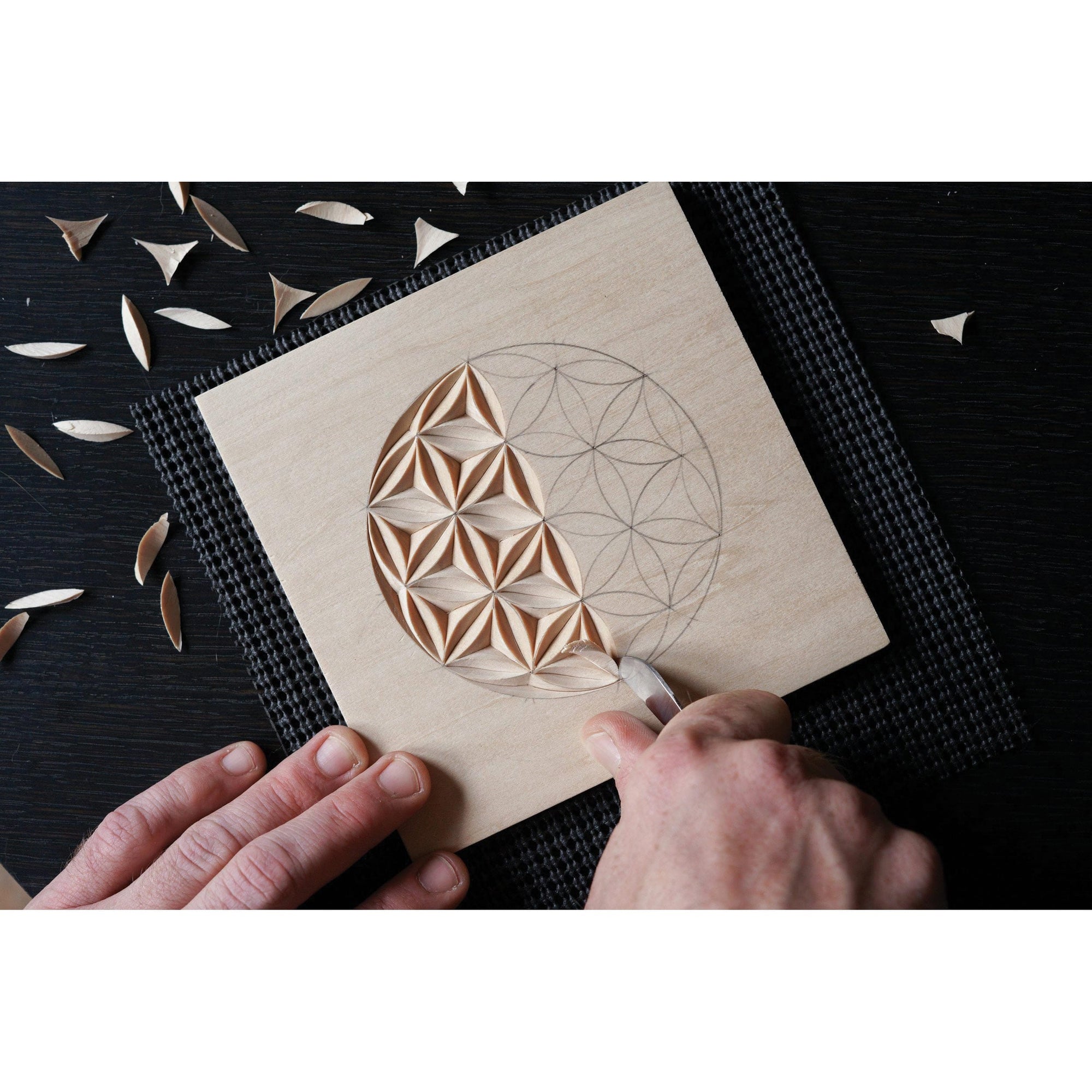 Chip Carving - Techniques for Carving Beautiful Patterns by Hand alt 0