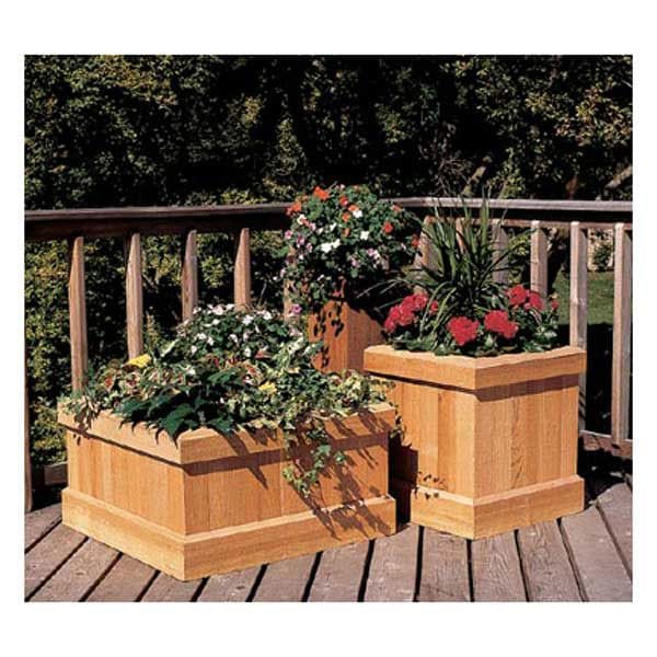 Woodworking Project Paper Plan to Build Trio of Cedar Planters alt 0