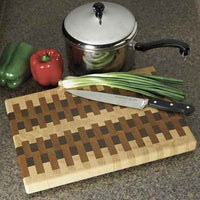 Woodworking Project Paper Plan to Build End-Grain Cutting Board alt 0
