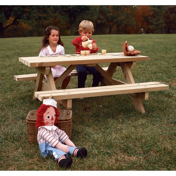 Woodworking Project Paper Plan to Build Kid's Picnic Table alt 0
