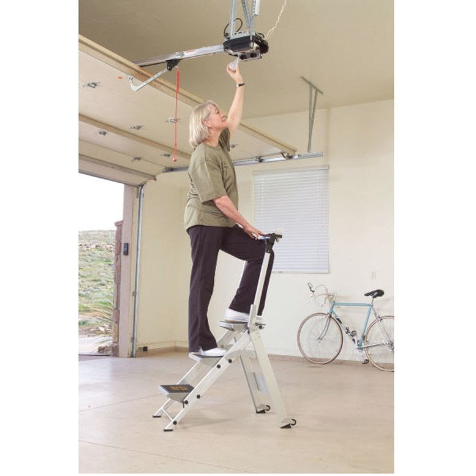 Safety Step Ladder - 3 Step alt 0